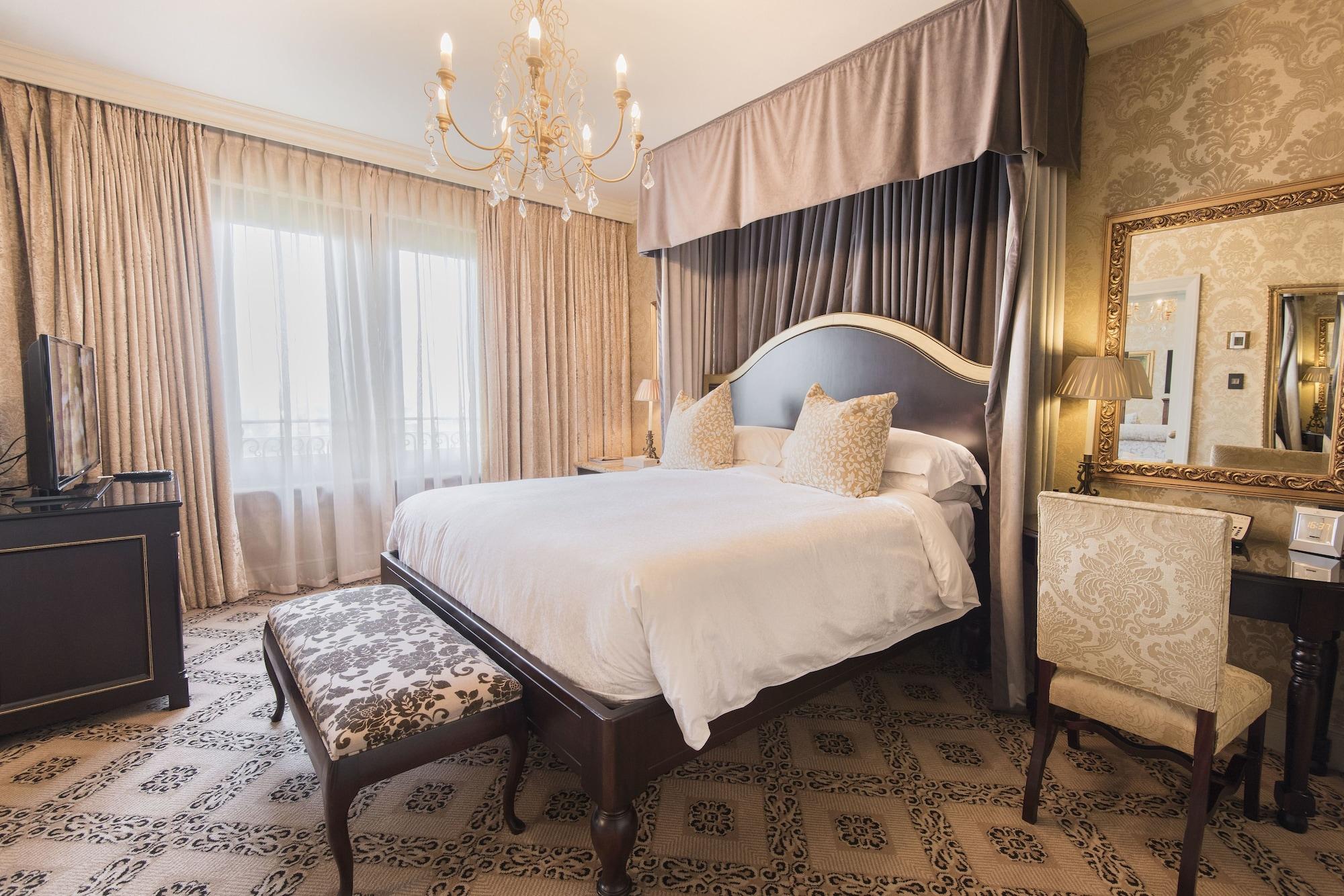 Palazzo Hotel Fourways Exterior photo A bedroom at the Hotel