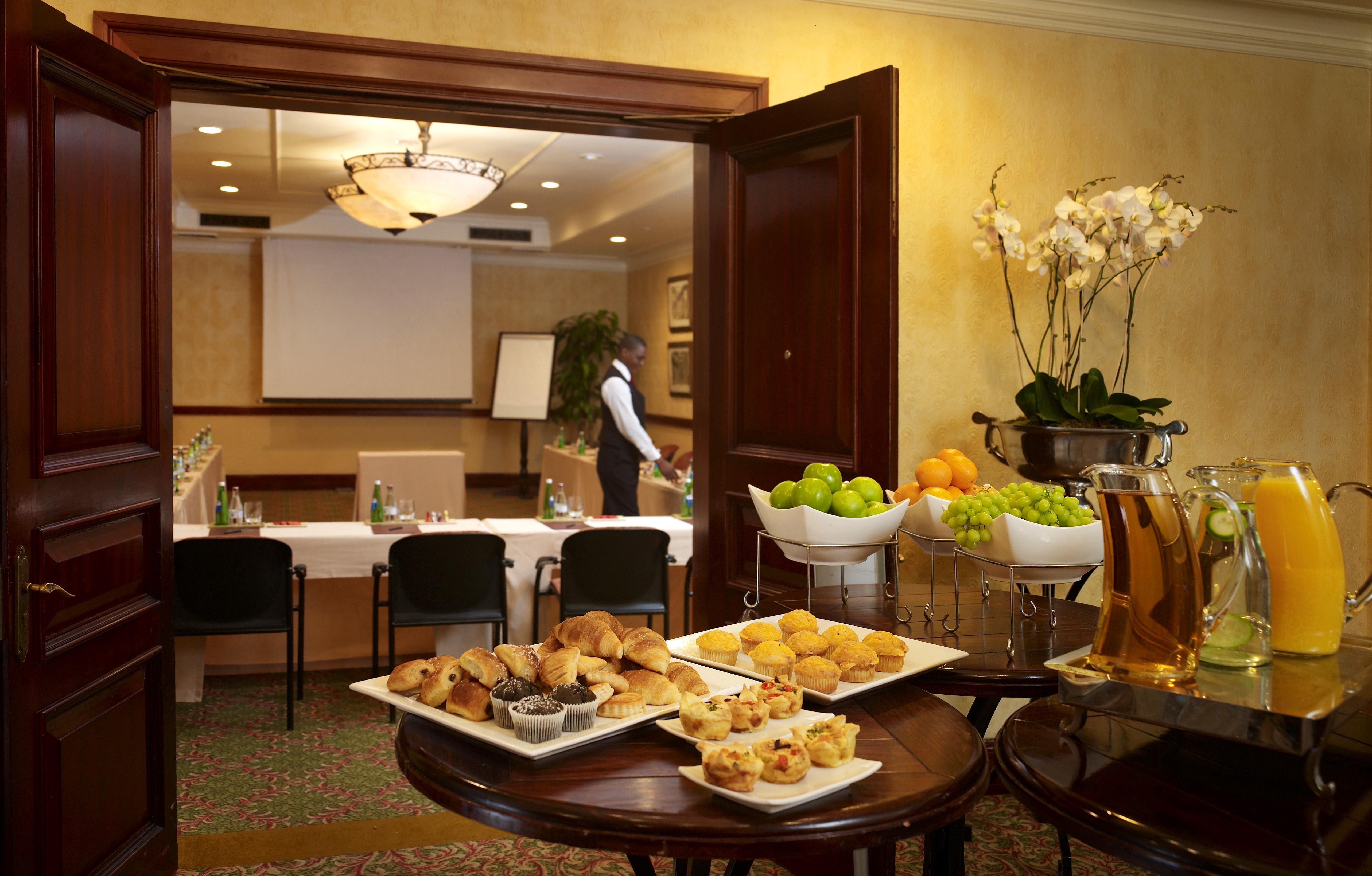 Palazzo Hotel Fourways Exterior photo A meeting room at the Four Seasons Hotel
