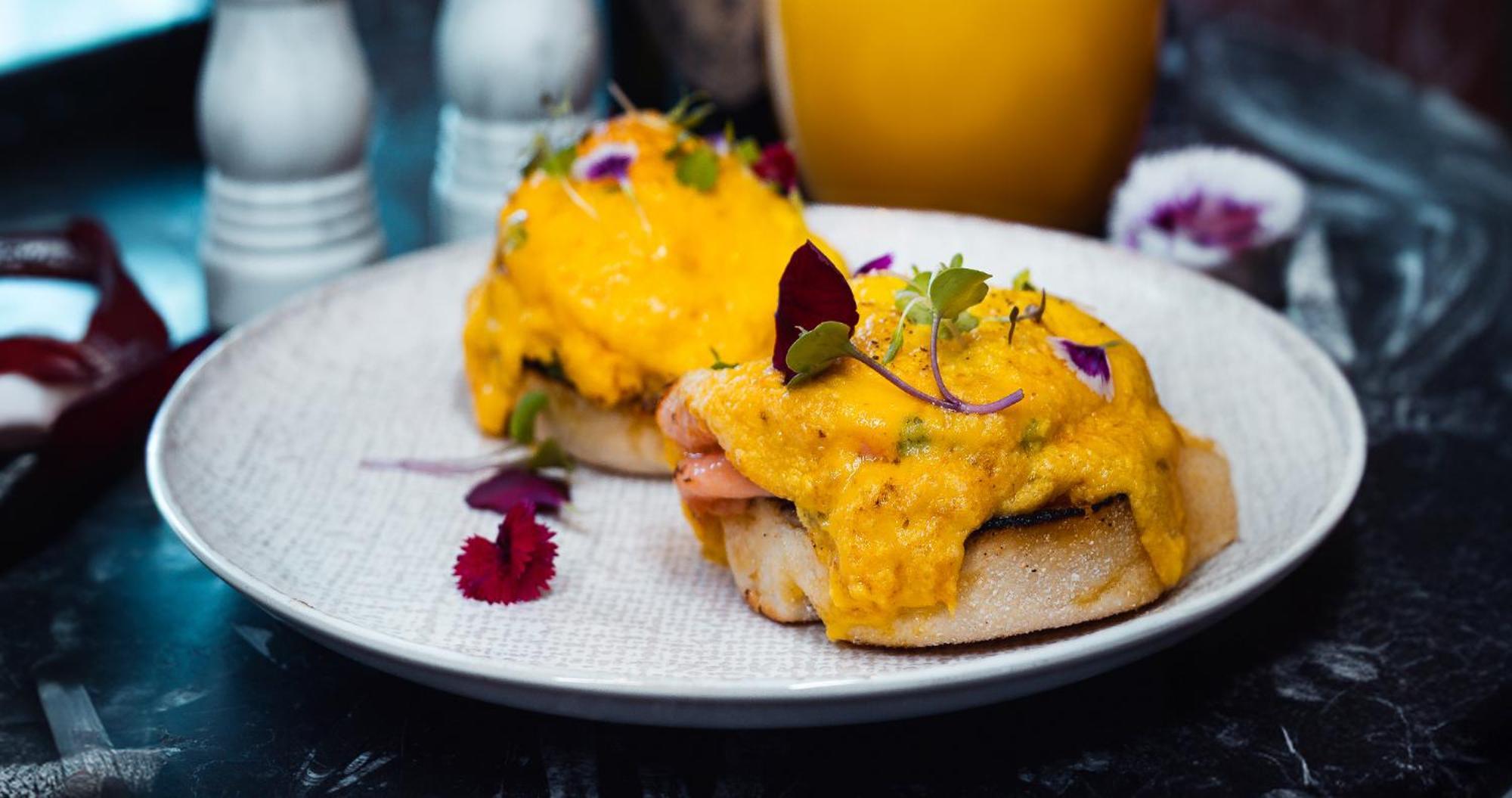 Palazzo Hotel Fourways Exterior photo Scrambled eggs on a muffin