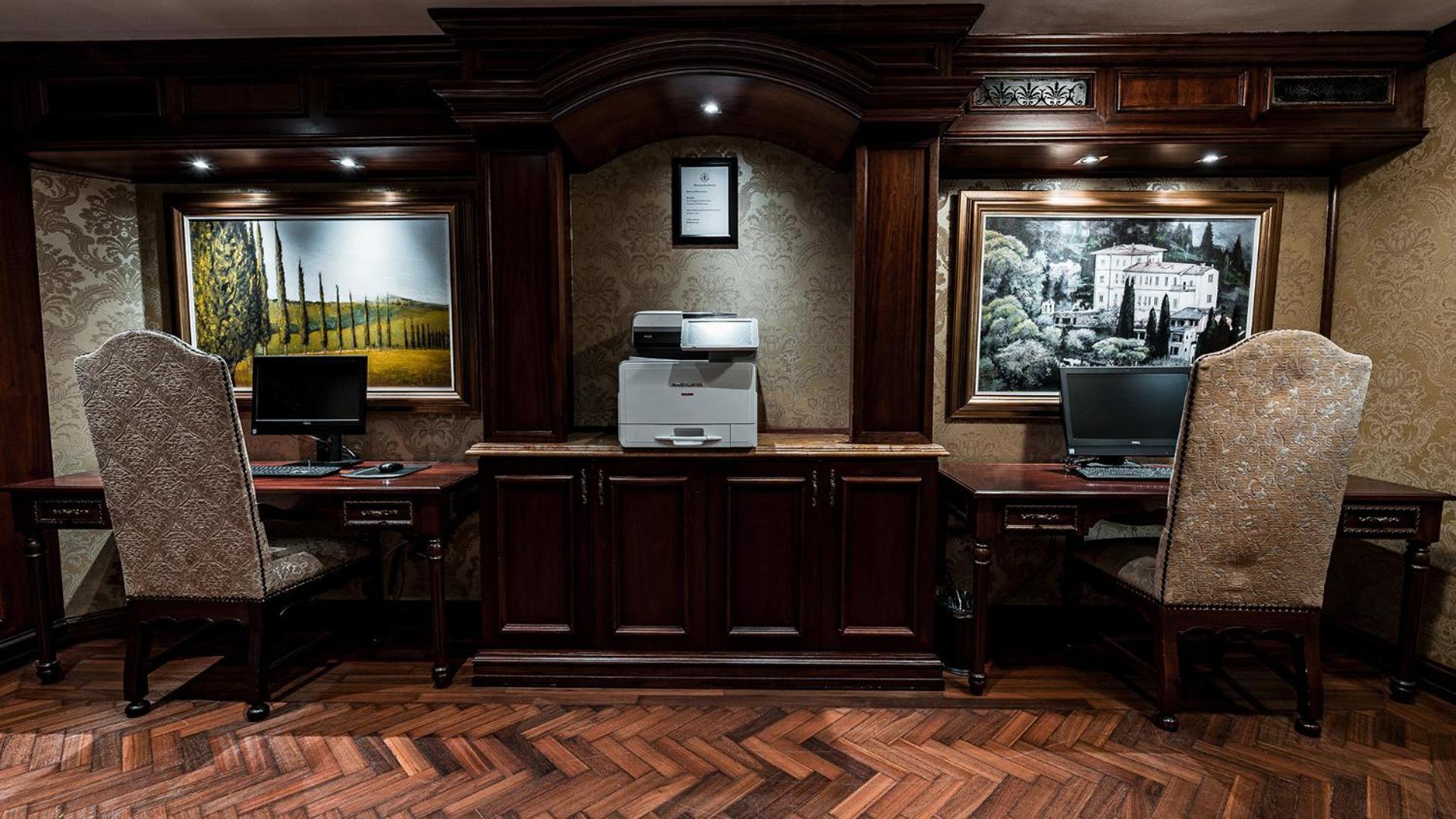 Palazzo Hotel Fourways Exterior photo Business Center at the White House