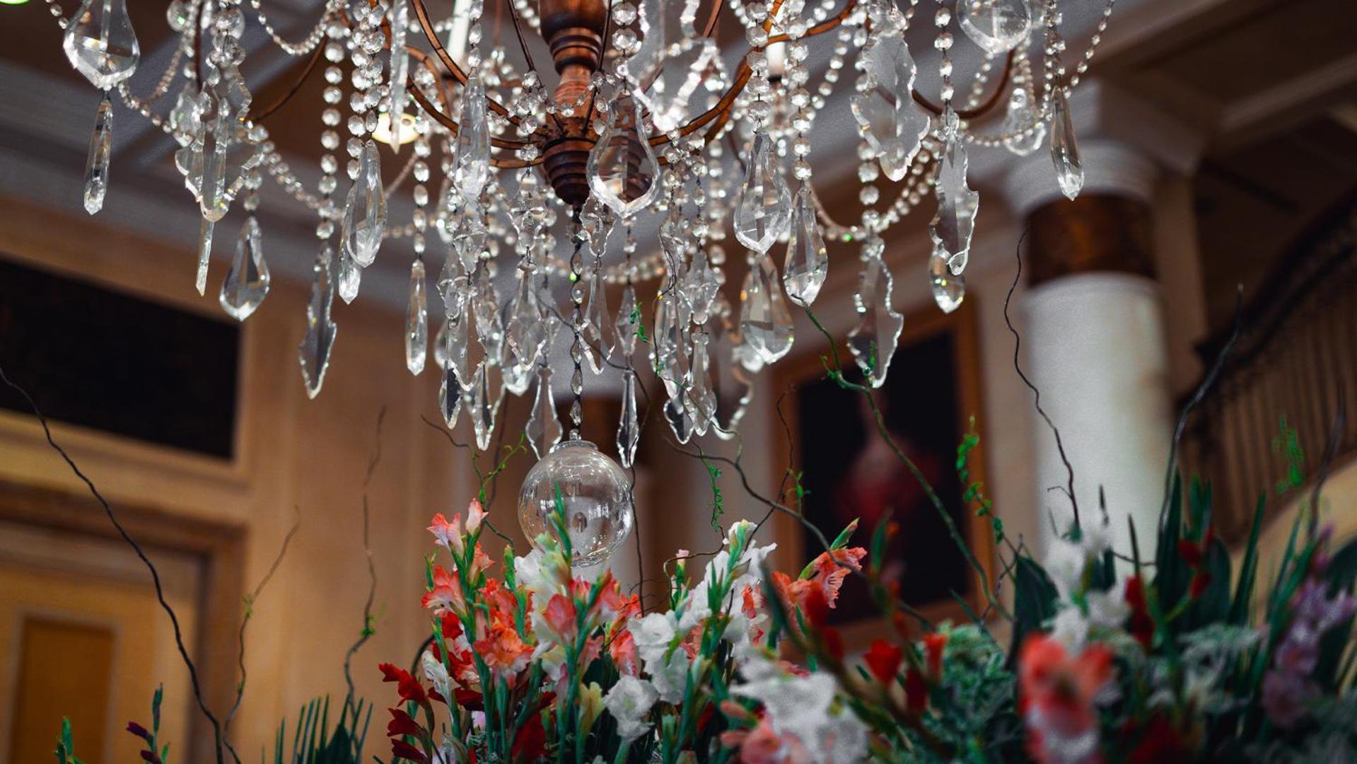 Palazzo Hotel Fourways Exterior photo A chandelier