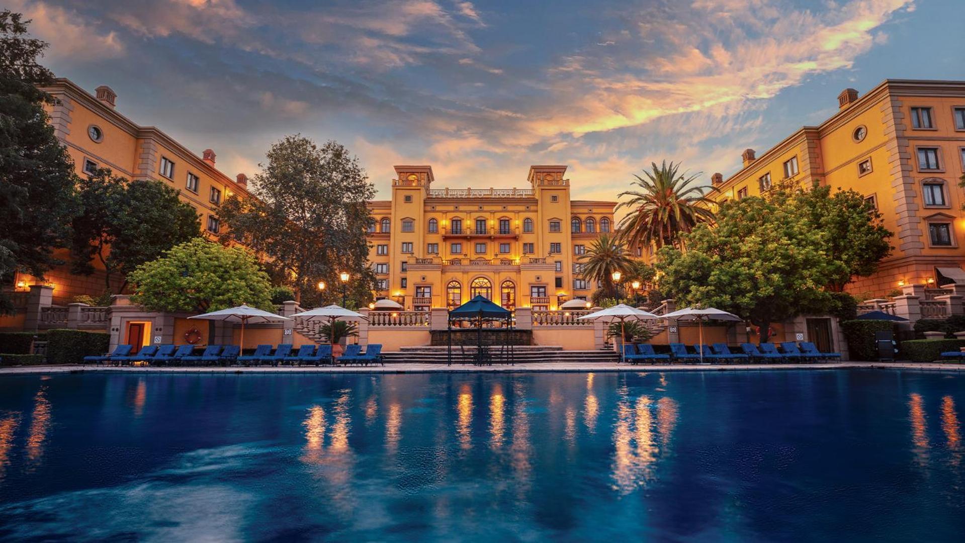 Palazzo Hotel Fourways Exterior photo The Royal Hotel